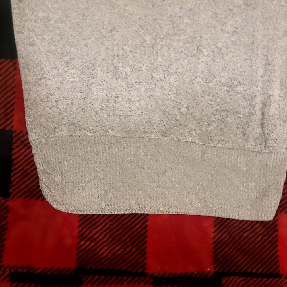 Ladies Super soft sweater by Apt.9 Has 3/4 legnth sleeves. Beige/Sand colored. - Picture 3 of 7